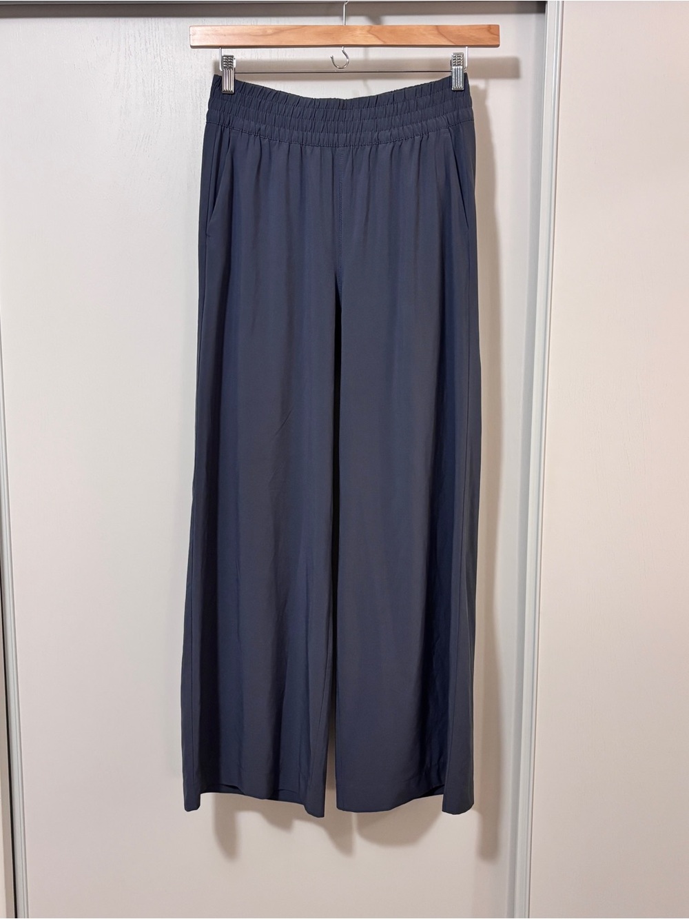 Vuori Womens Villa Wide Leg Pull On Pants Size M Blue Performance Athleisure